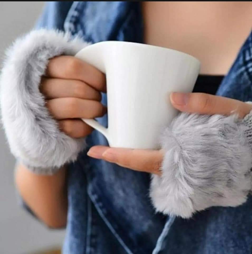 Ladies Fingerless shaggy Faux Fur mittens