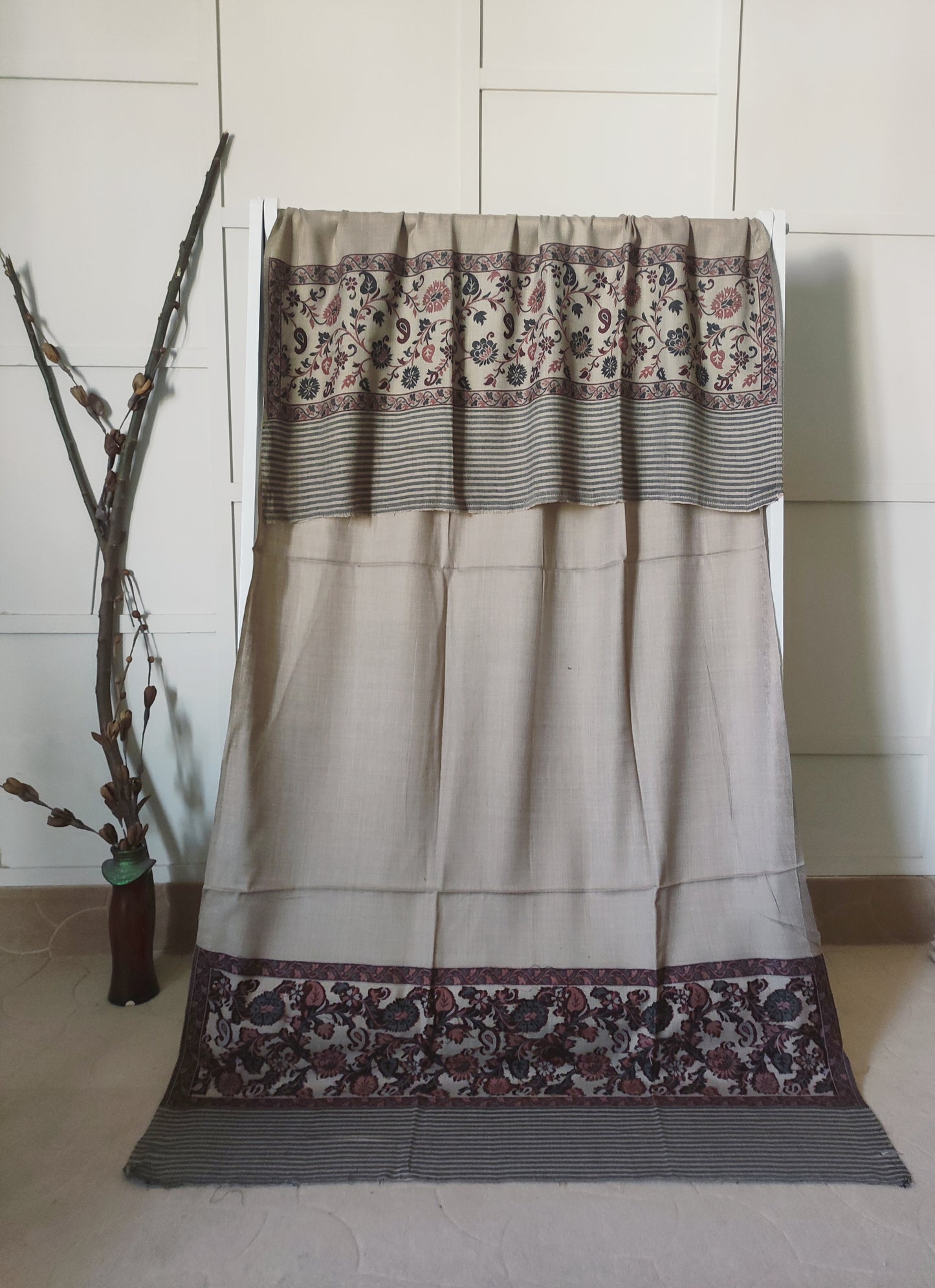 Multani Jaquard Border Pashmina Shawl - LS 9